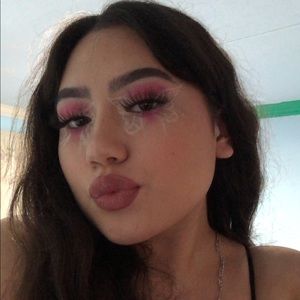 Meet your Posher, Hannia